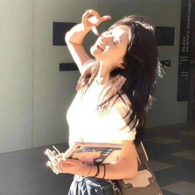 不时用俄语小声说真心话的邻桌艾莉同学